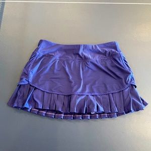 Women’s Athleta purple running skirt with grippy legs and back zip pocket